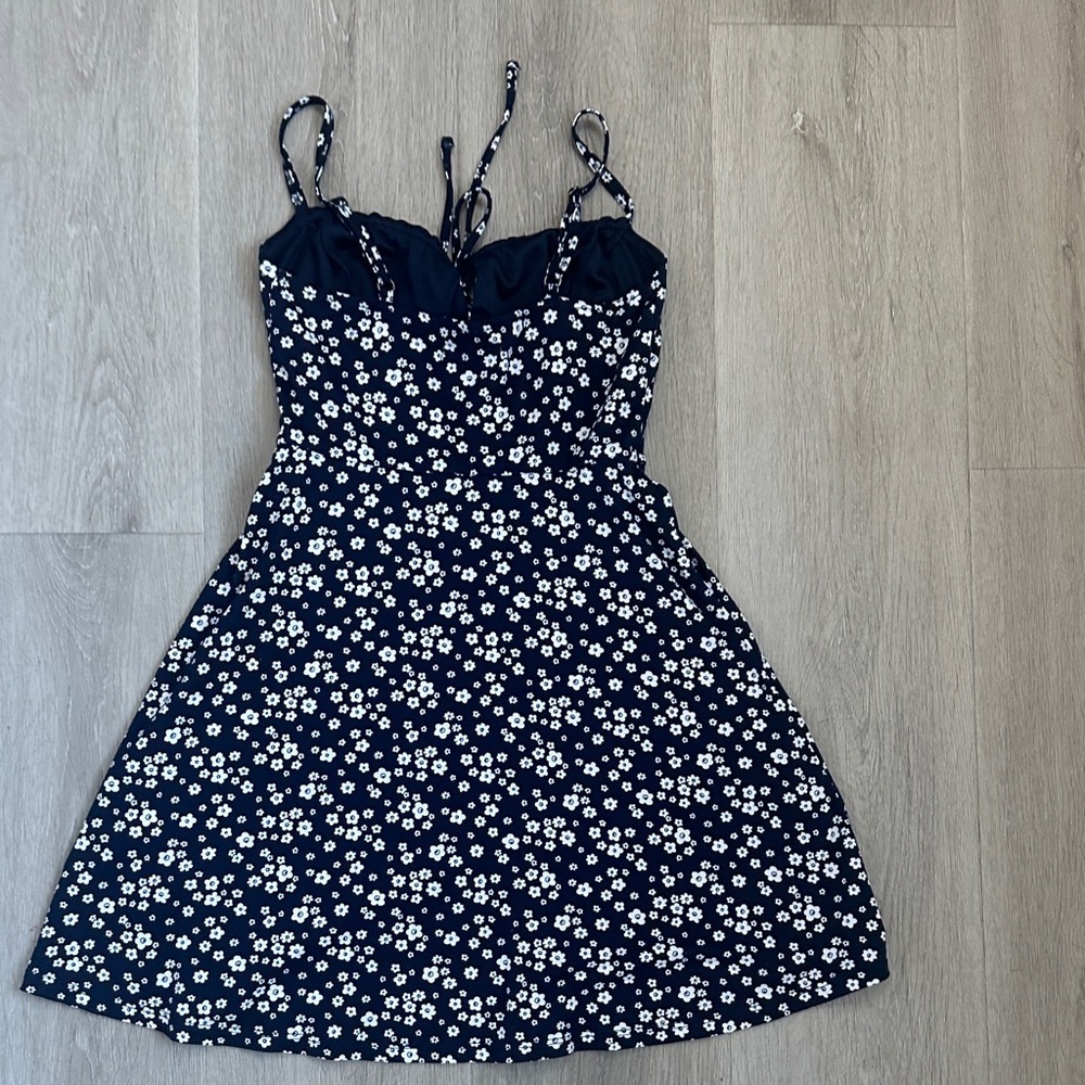 HOLLISTER NWOT Floral Spaghetti Strap Dress size XXS - Picture 8 of 9